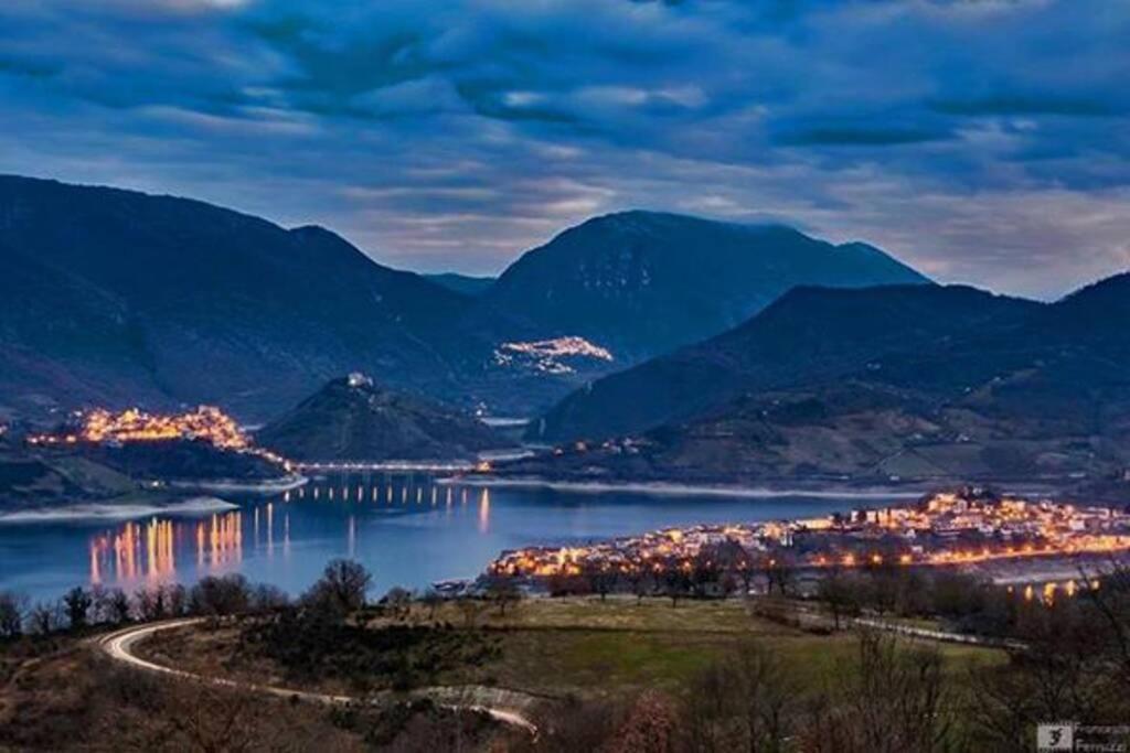 Stanza Con Terrazzo Vista Lago - Lakeholiday Castel di Tora Exterior photo