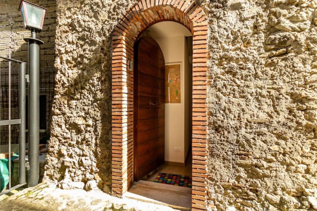 Stanza Con Terrazzo Vista Lago - Lakeholiday Castel di Tora Exterior photo